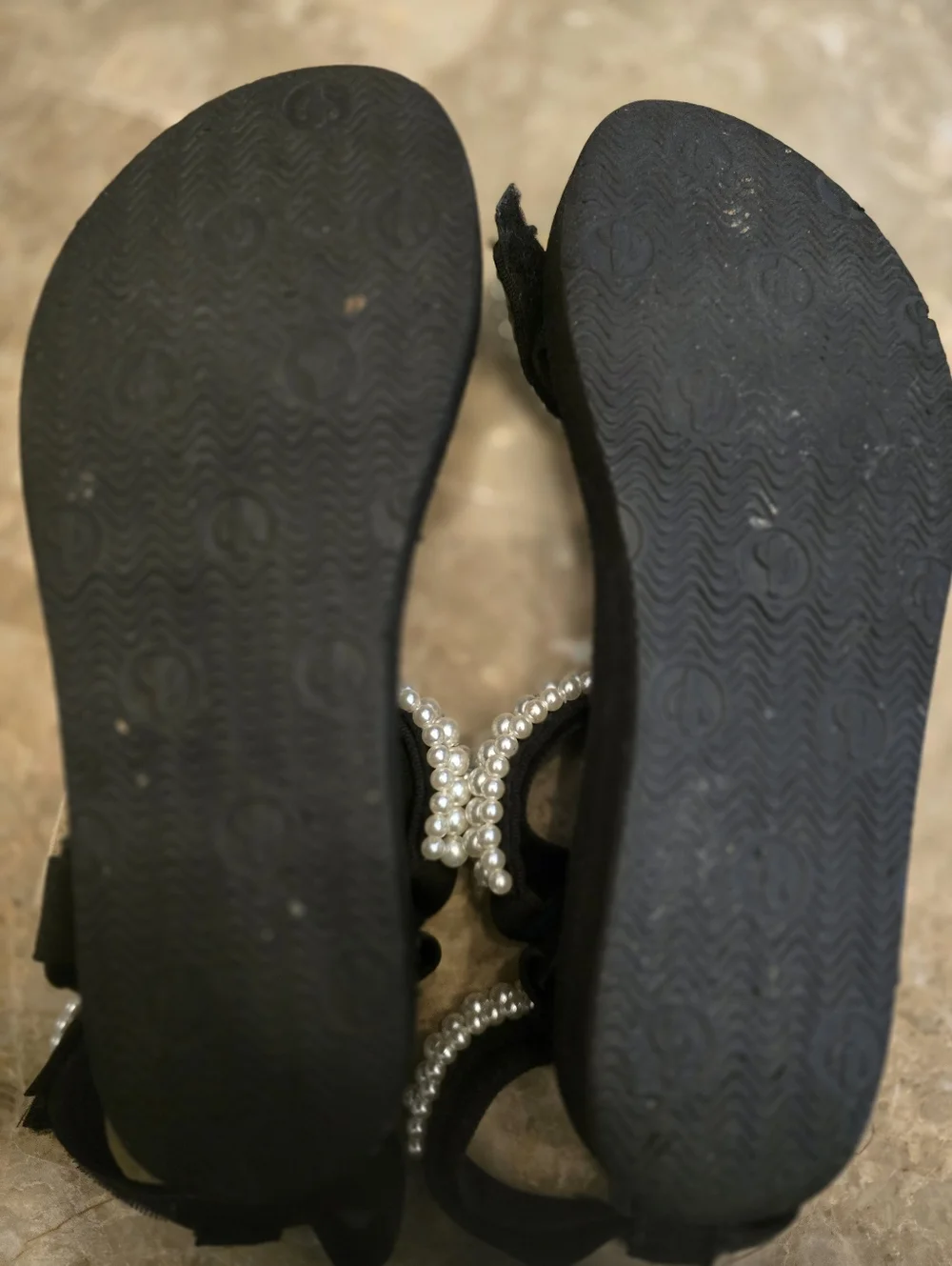 Arizona Love Trekky Sandles With Pearls Size 8 - Picture 3 of 3